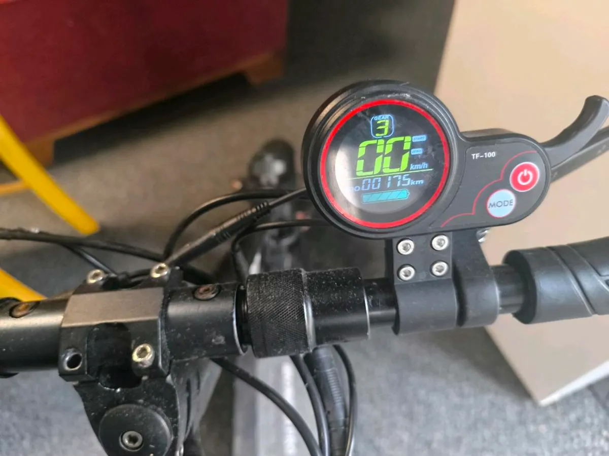 M4 Pro Electric Scooter - Image 3