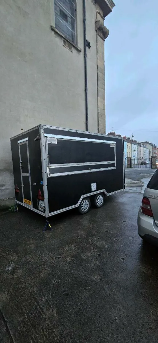 catering trailer - Image 2