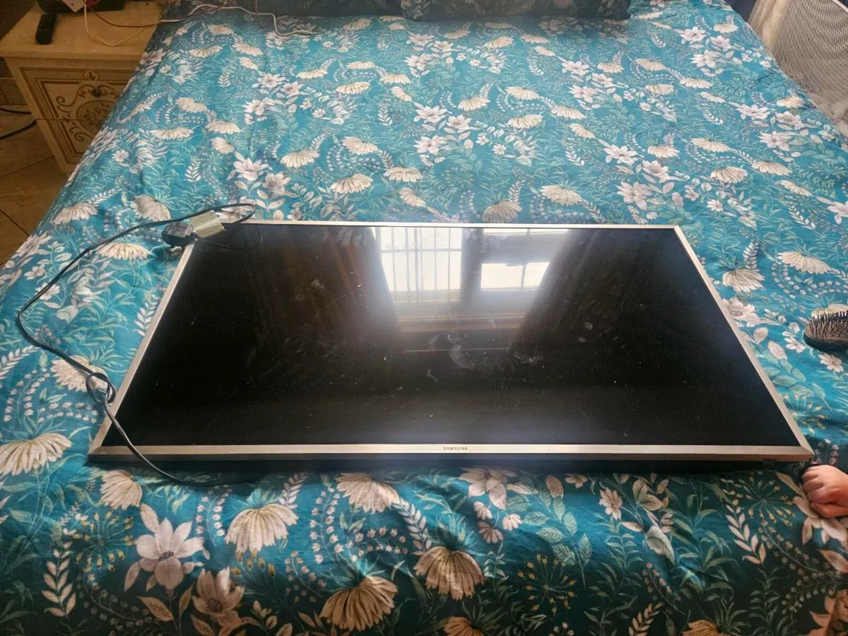 40inch curved Samsung 4k smart - Image 1