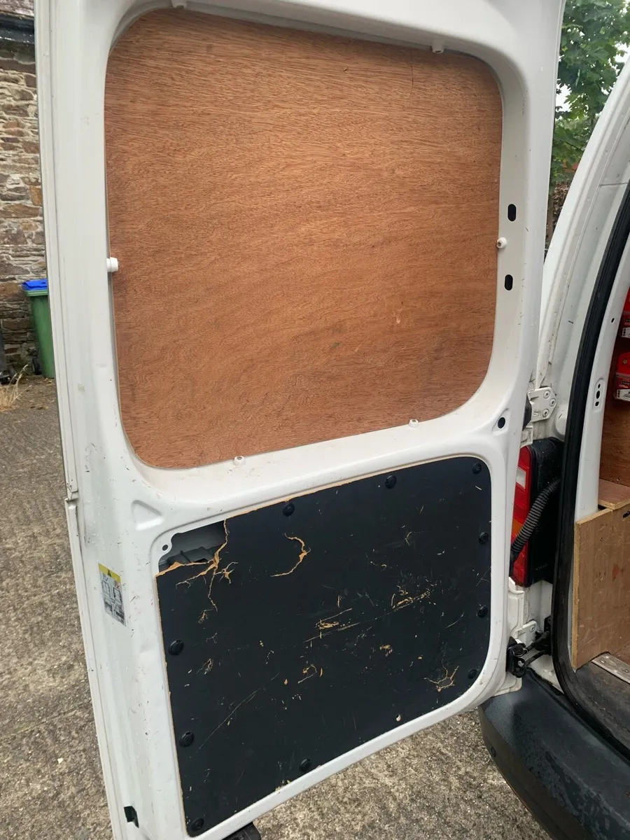 Caddy van - Image 2