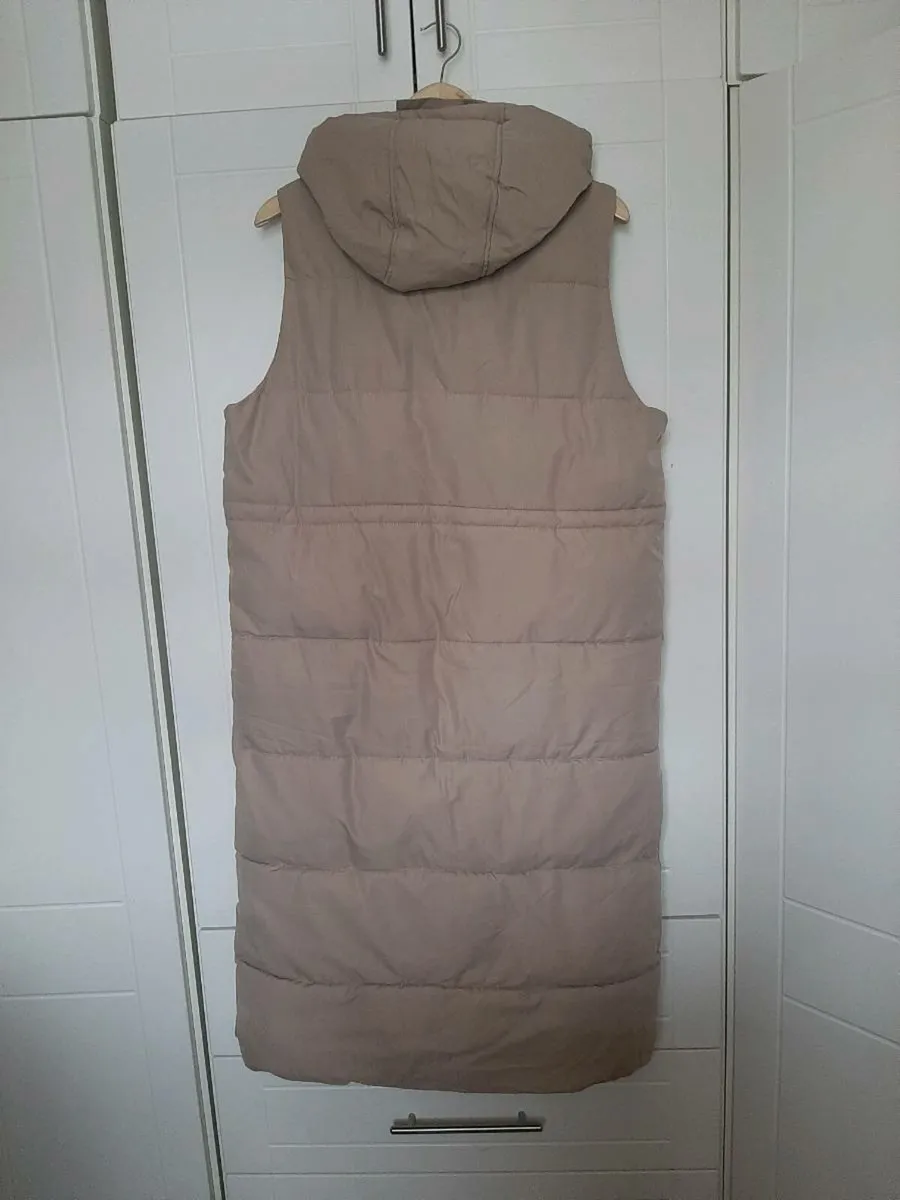 Sleevless coat - Image 2