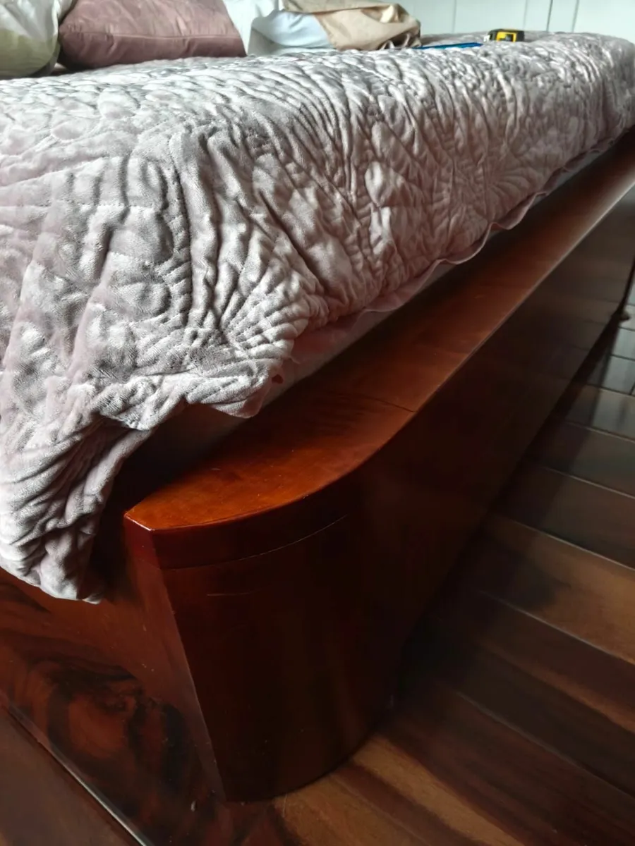 Bedroom furniture - Image 4