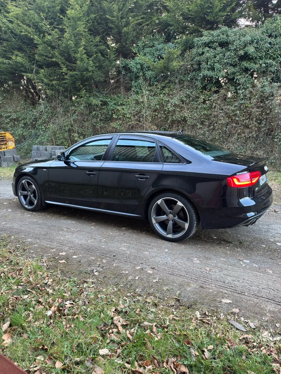 Audi A4 S-line Black ed Quattro - Image 3