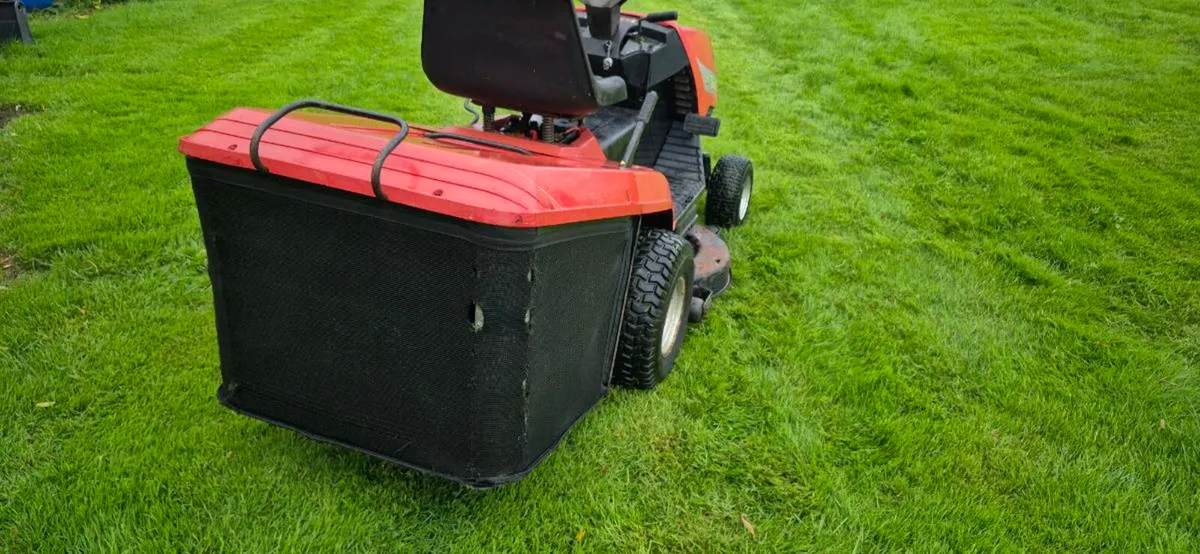 Castlegarden Ride on lawnmower - Image 4