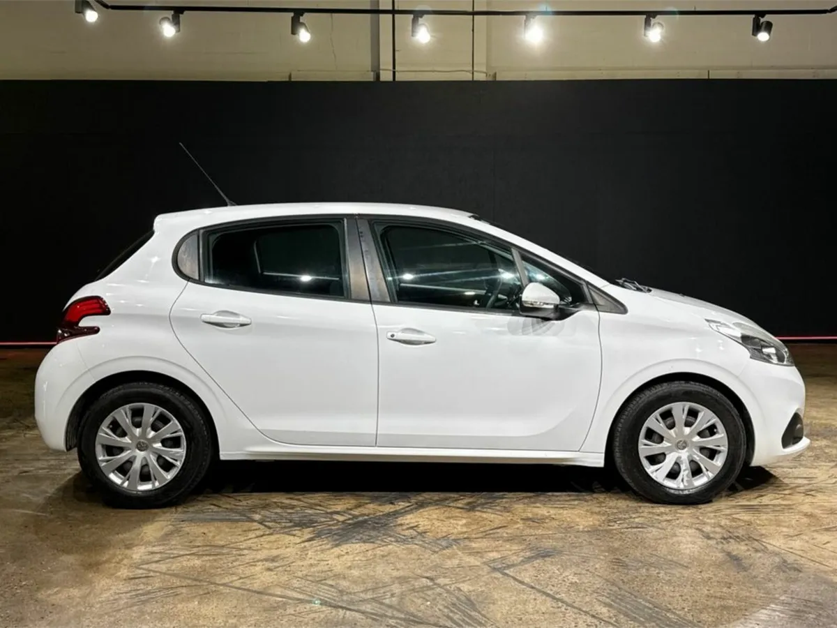 Peugeot 208 1.2 AUTOMATIC - Image 3