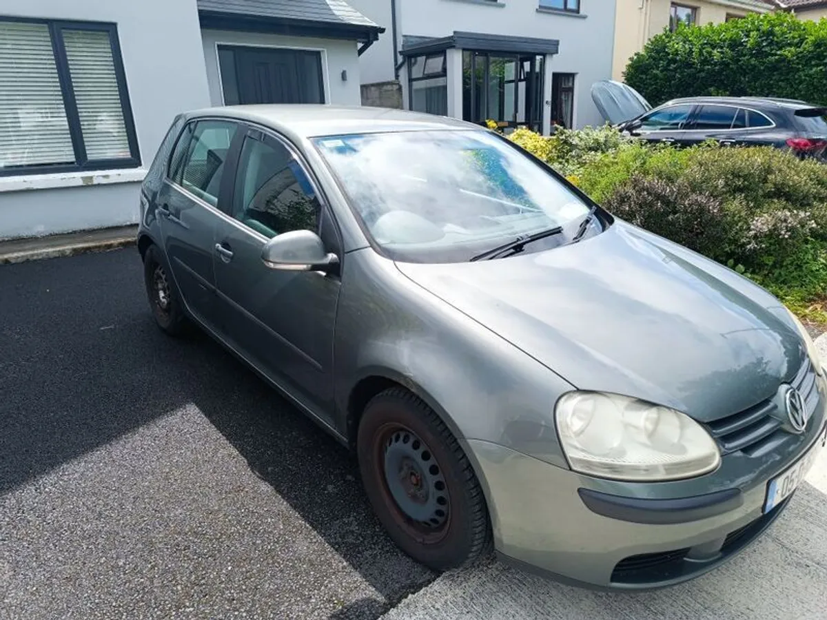 2005 Volkswagen Golf - Image 2