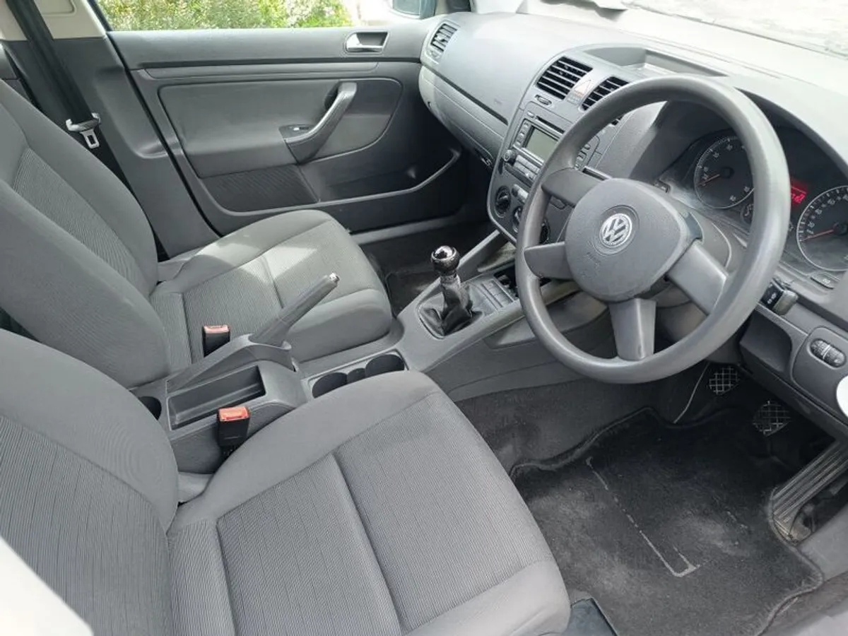 2005 Volkswagen Golf - Image 4