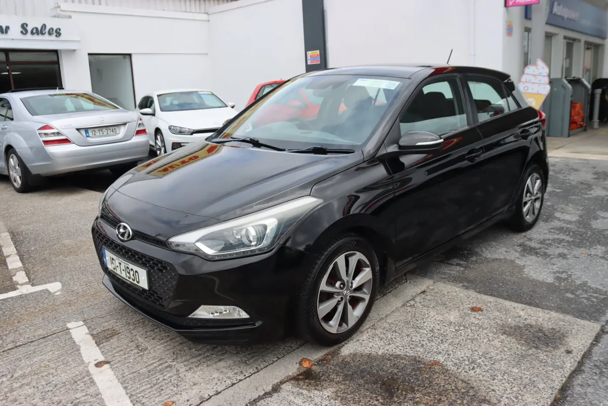 2015 Hyundai i20 DeLuxe 1.2 5-dr  Petrol as new - Image 1
