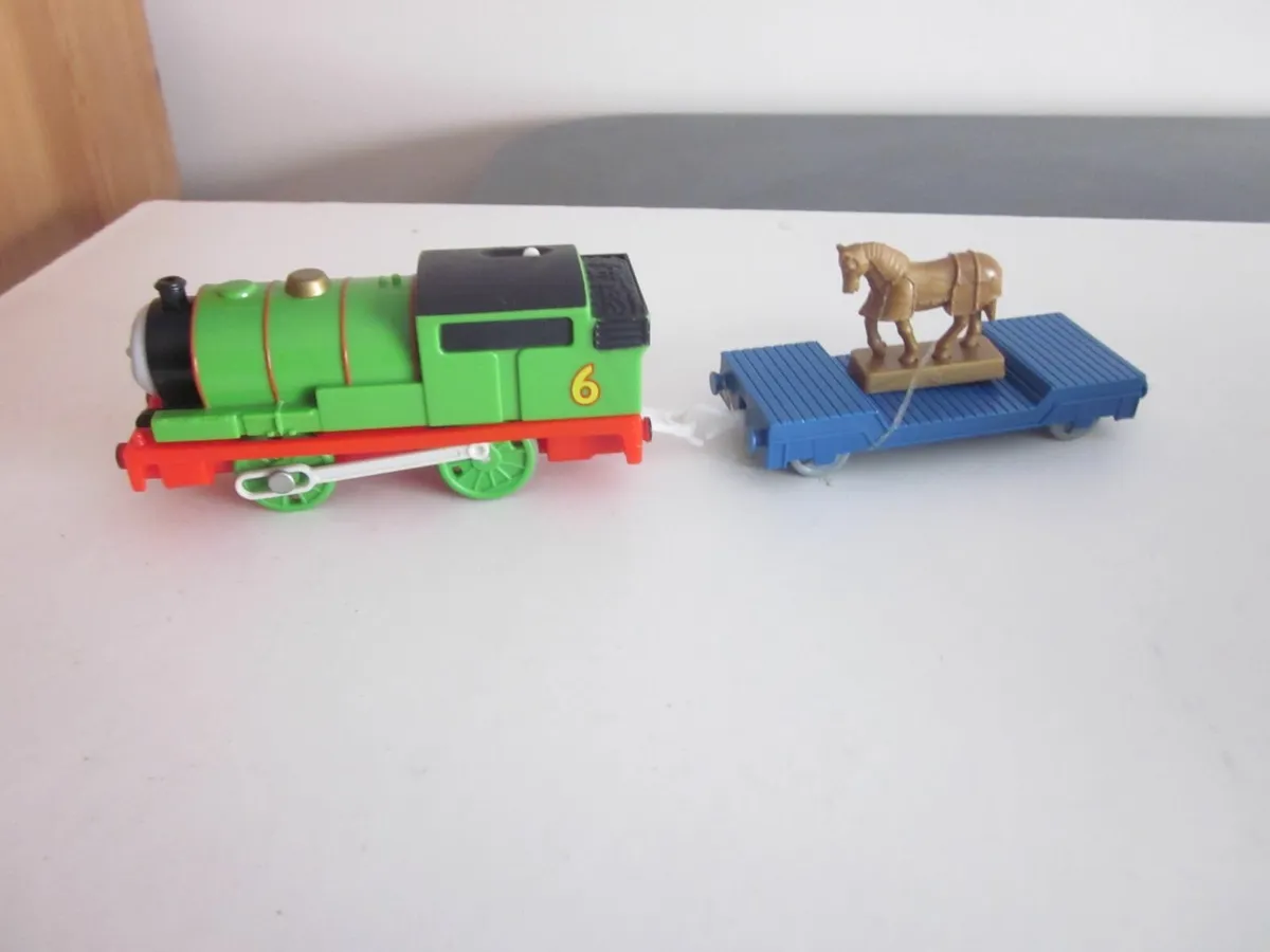 Four Thomas & Friends Motorised TrainEngines/Carri - Image 3