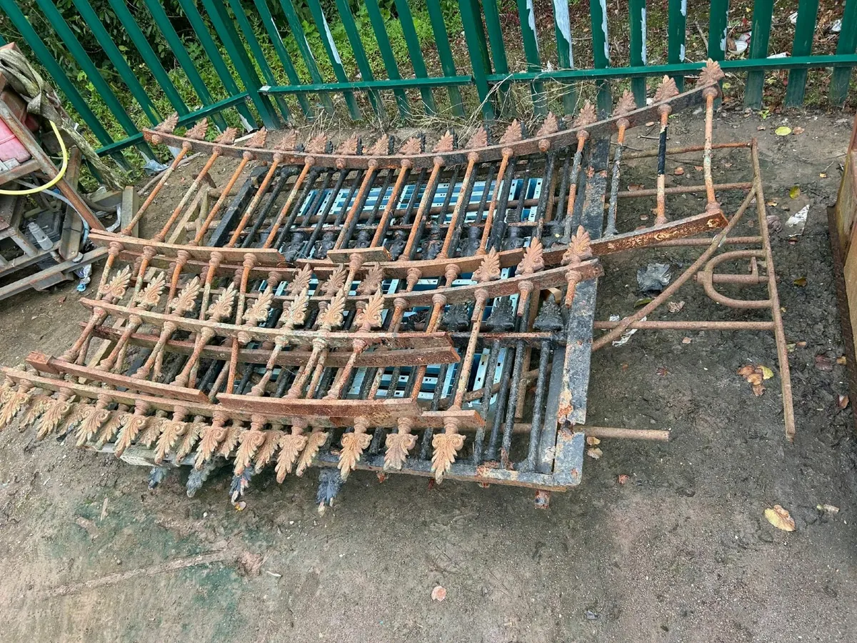 Antique Railings - Image 3