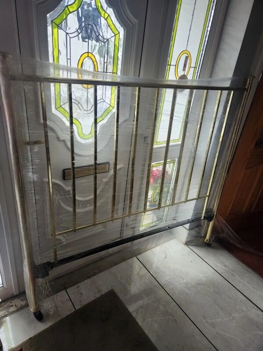 VINTAGE double brass bed - Image 3