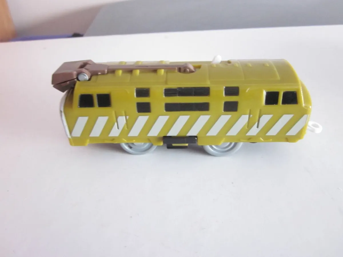 Three Thomas & Friends Motorised TrainEngines - Image 2