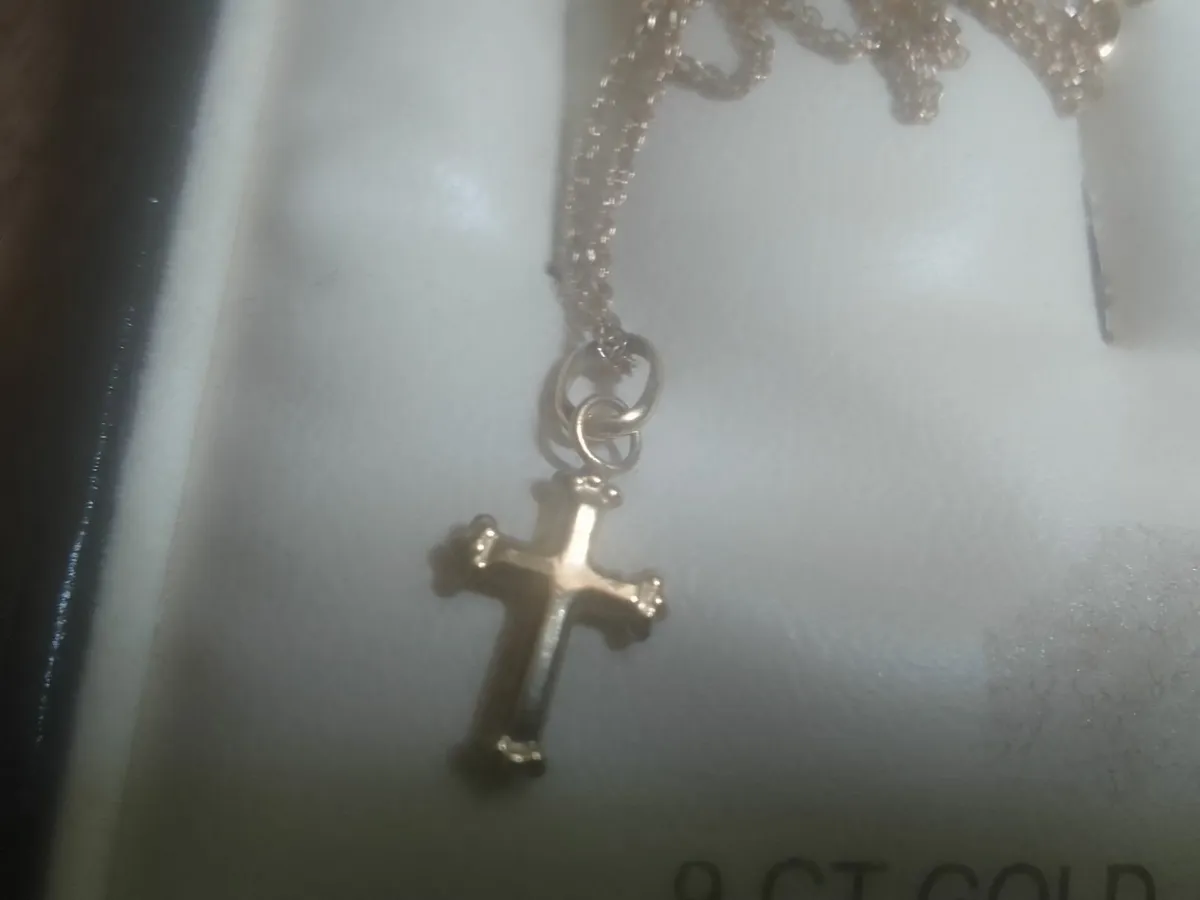 9CT GOLD  VINTAGE SMALL BYZANTINE CROSS PENDANT - Image 3