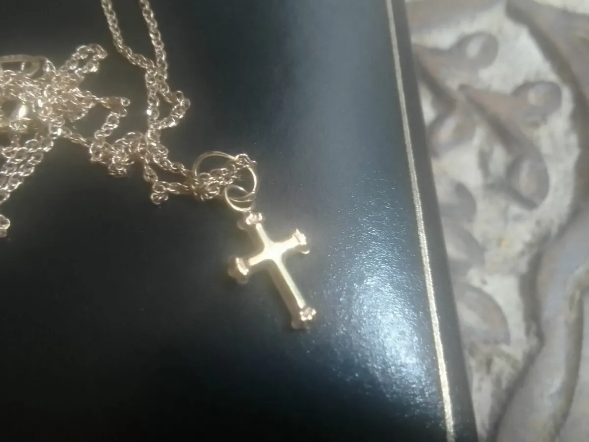9CT GOLD  VINTAGE SMALL BYZANTINE CROSS PENDANT - Image 4
