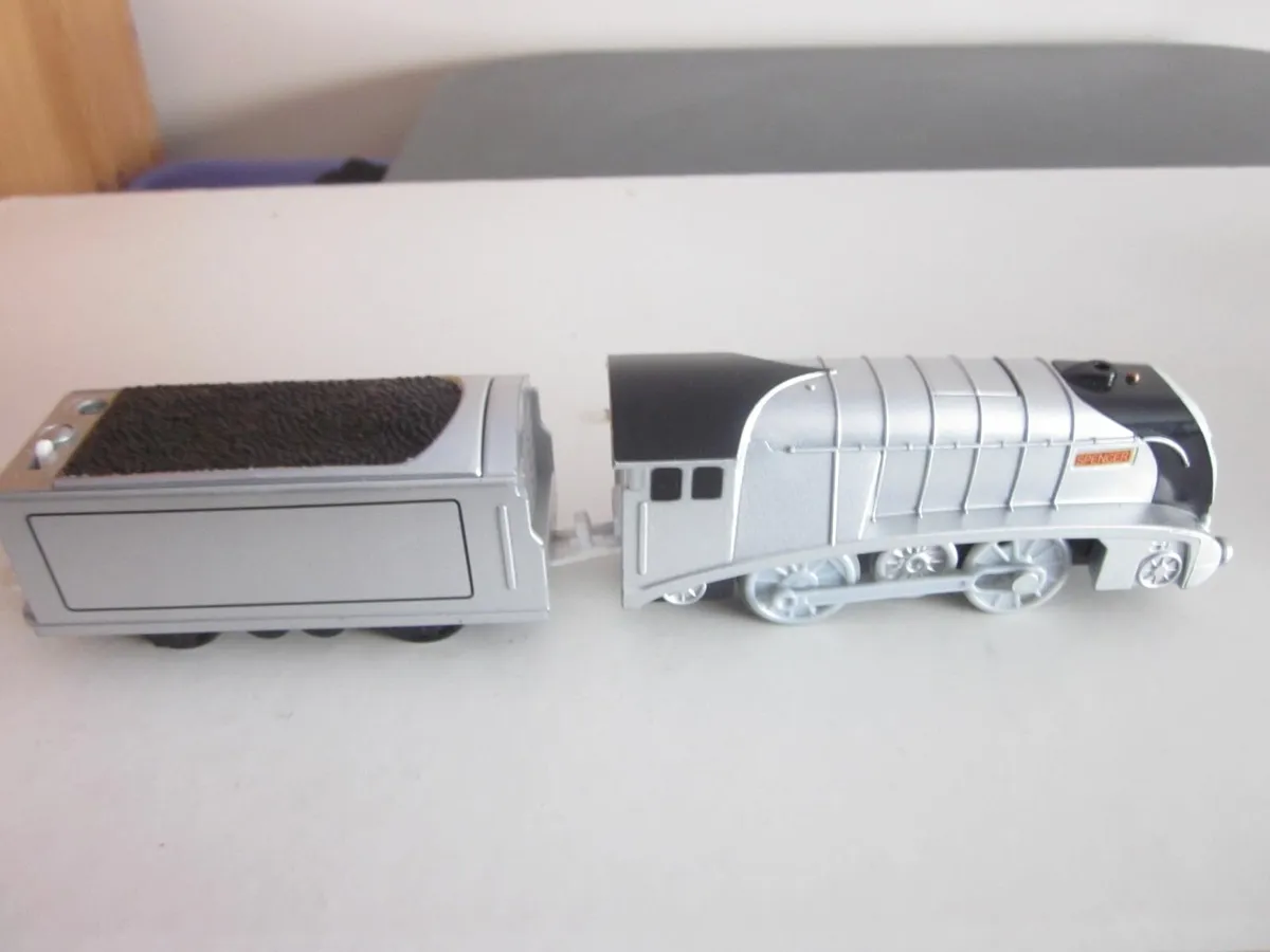 Two Thomas & Friends Talking Motorised TrainEngine - Image 3