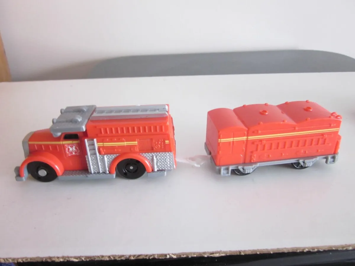 Four Thomas & Friends Motorised TrainEngines/Carri - Image 2
