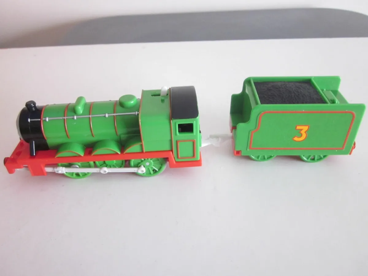 Four Thomas & Friends Motorised TrainEngines/Carri - Image 4