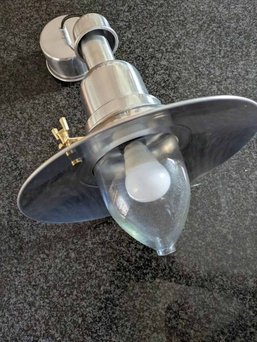 Industrial Light fitting - Image 1
