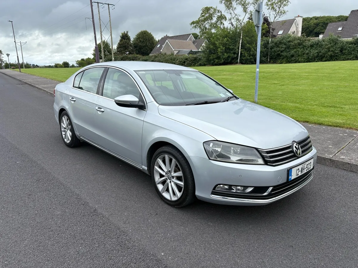 2012 Volkswagen Passat Highline - Image 2