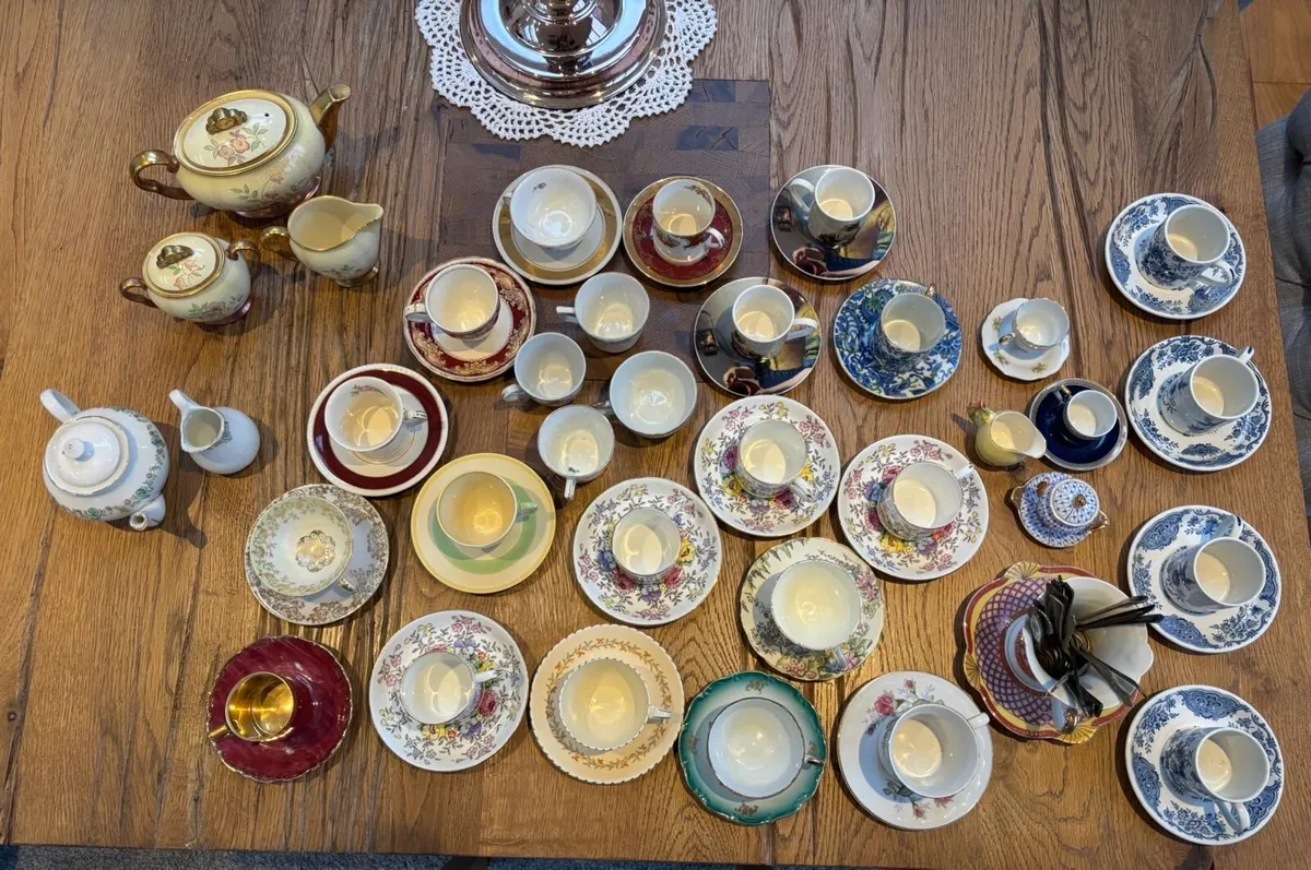 Antique tea cups - Image 1