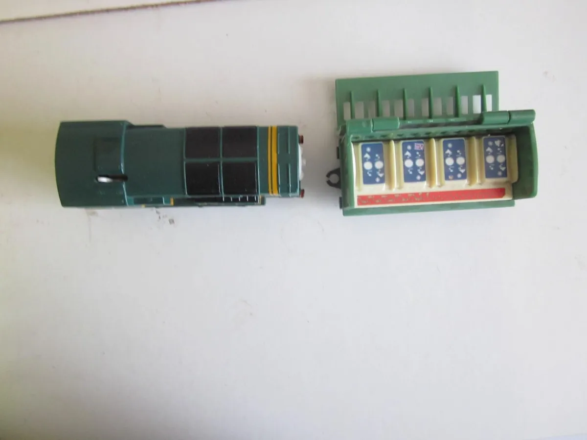 Six Thomas & Friends Mattel  Motorised Train Engin - Image 2