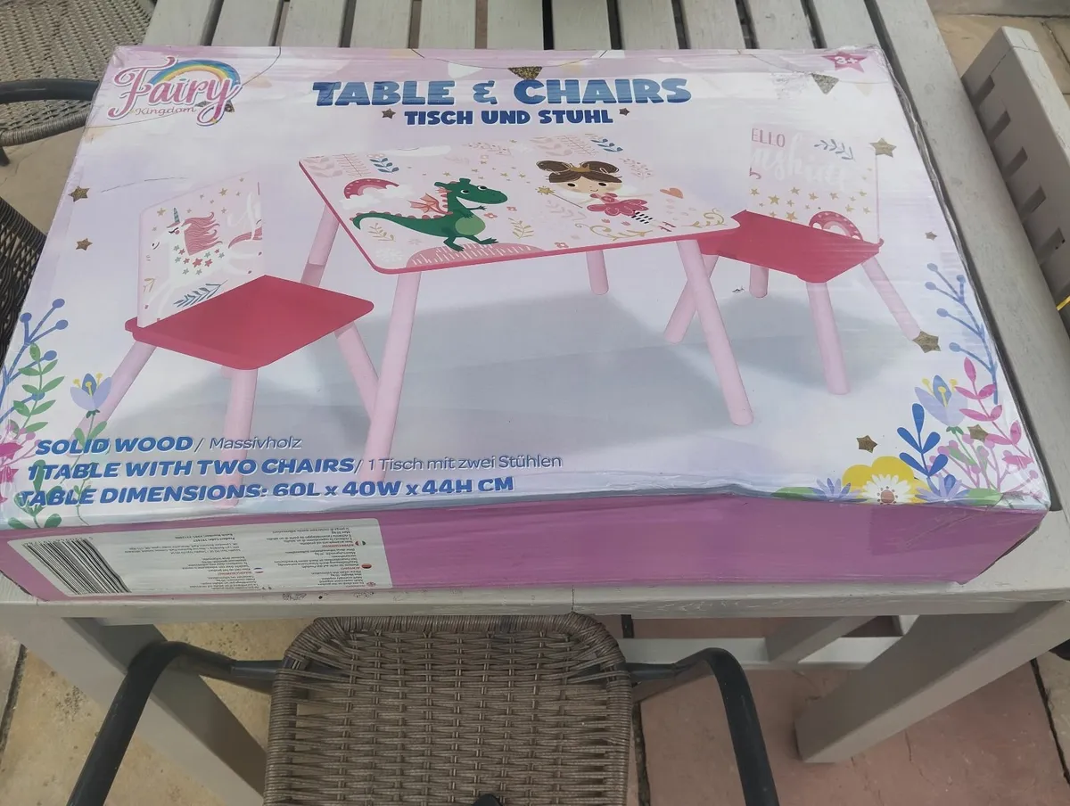 Kids table 2 chairs - Image 1