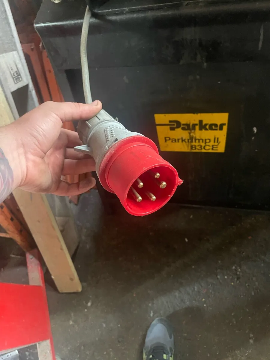 Parker crimping machine - Image 3