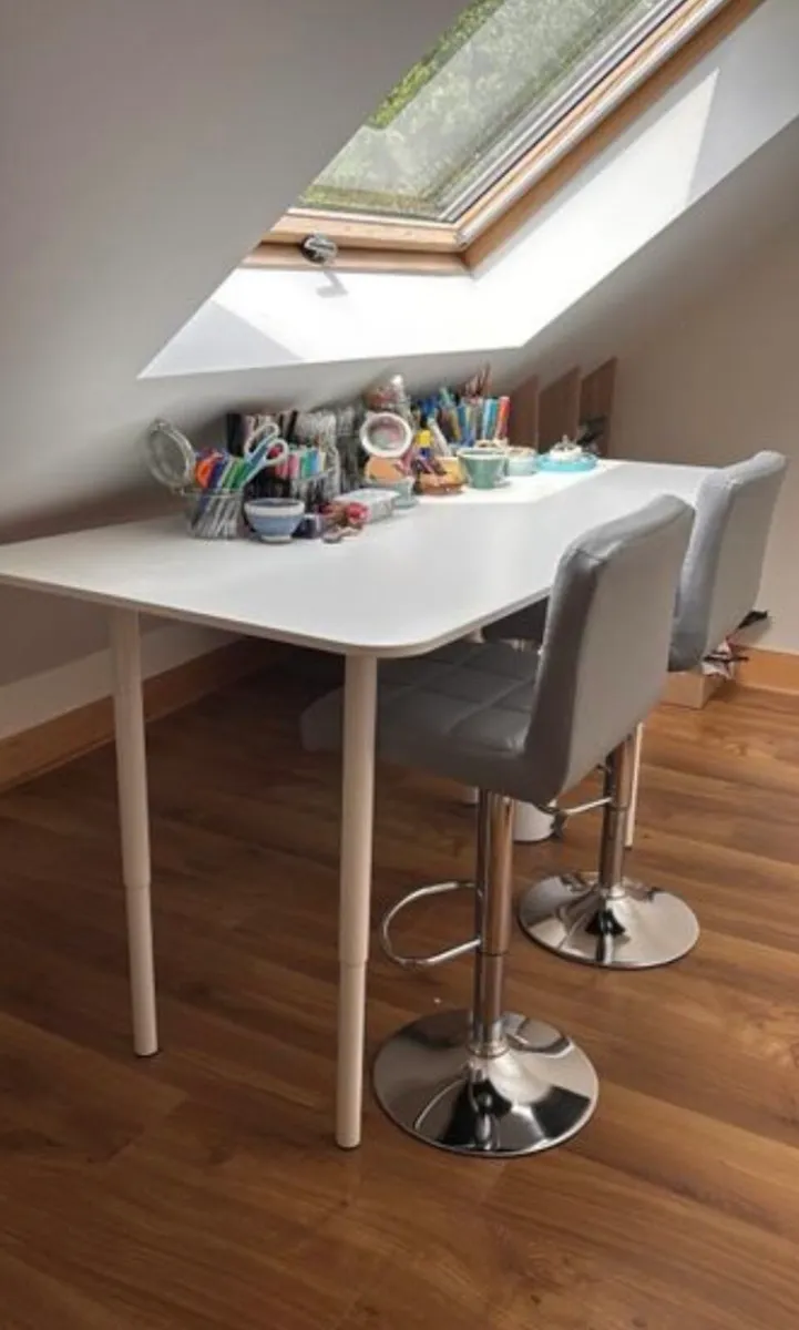 Table and stools - Image 1