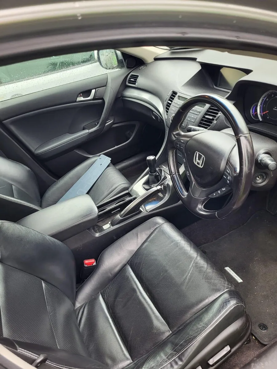 Honda Accord 2011 - Image 4