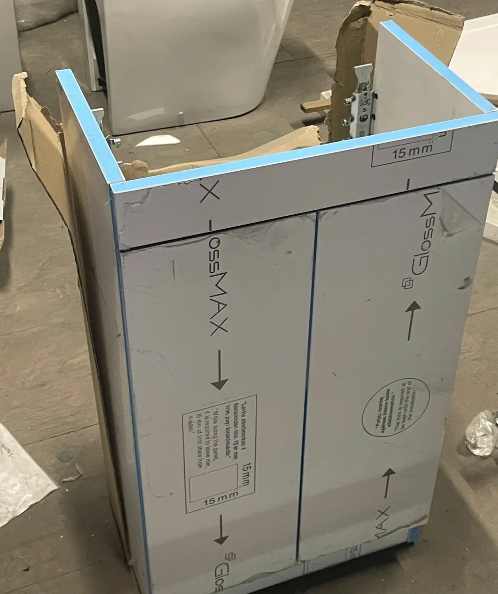 Bathroom unit - Image 2