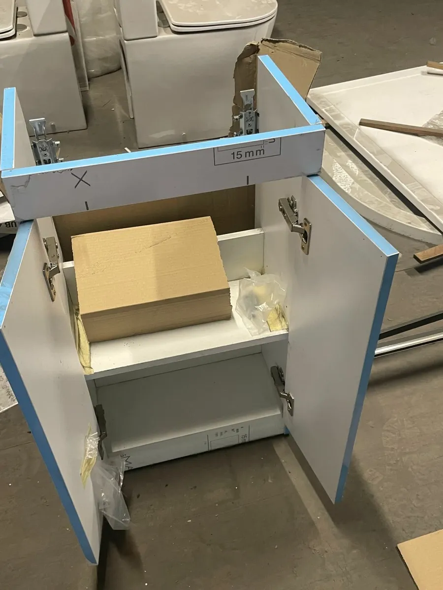 Bathroom unit - Image 1