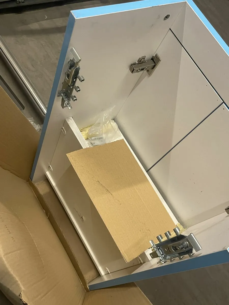 Bathroom unit - Image 3