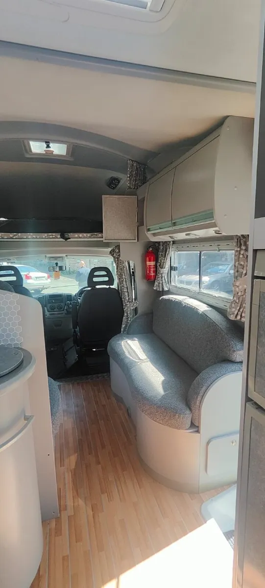 Camper van - Image 2