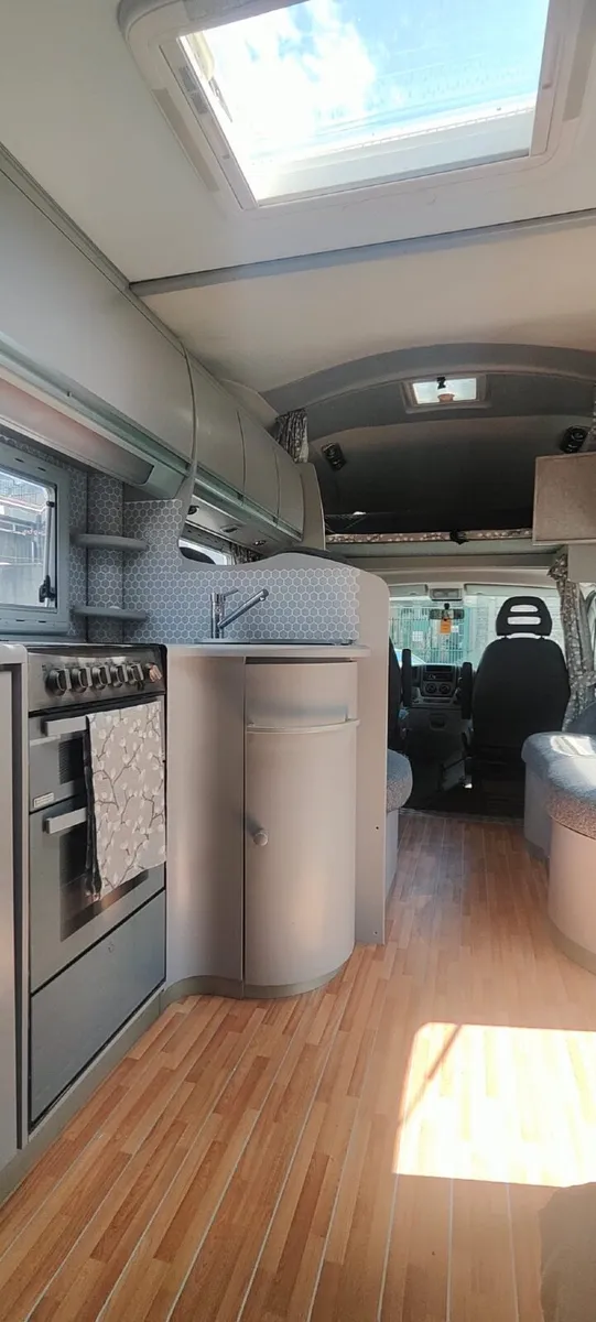 Camper van - Image 3