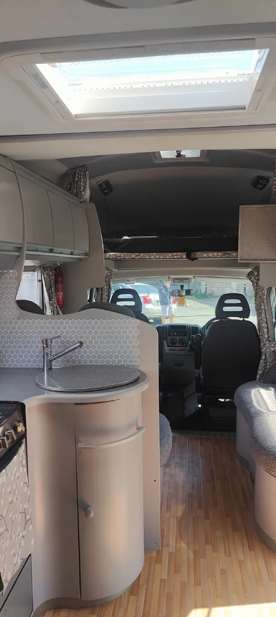 Camper van - Image 4