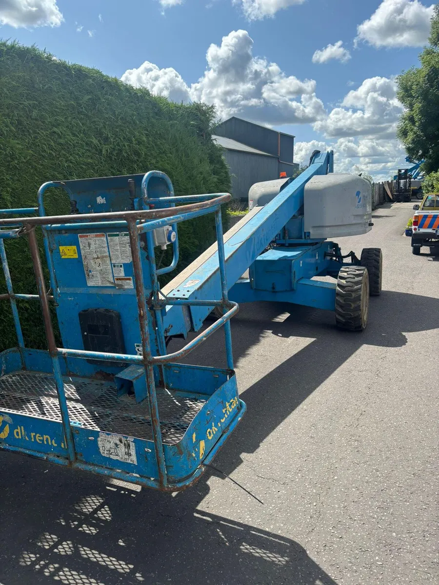 Genie Straight Stick Boomlifts - Image 1