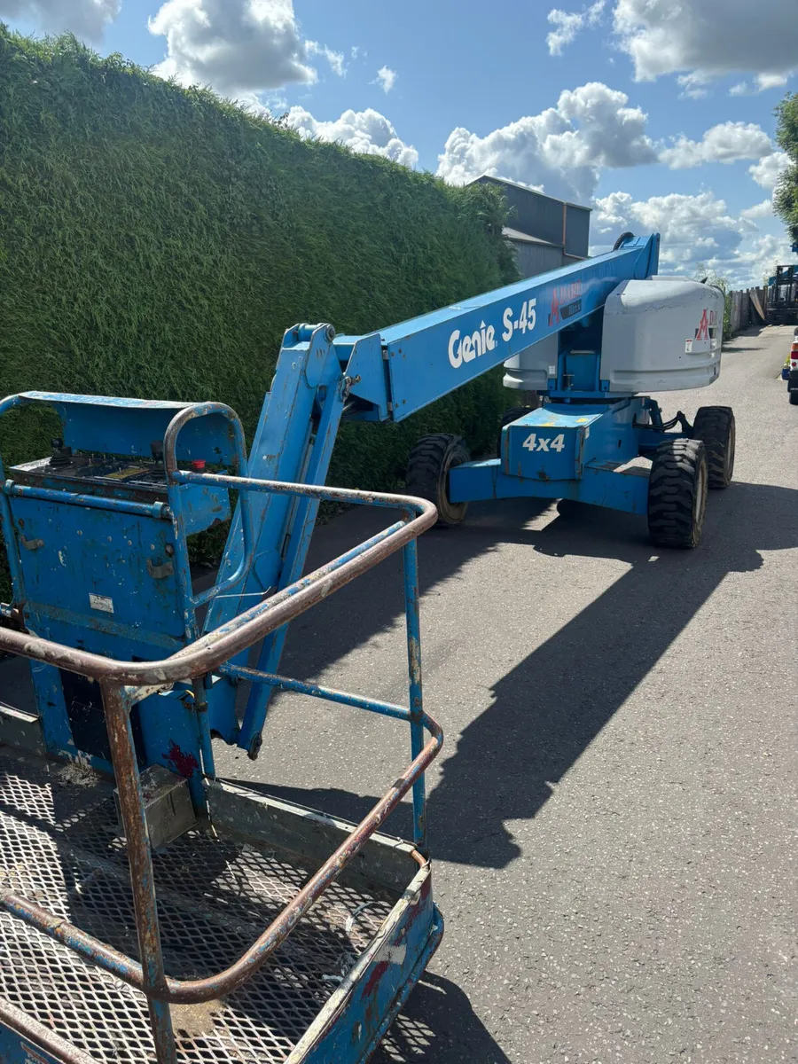 Genie Straight Stick Boomlifts - Image 3