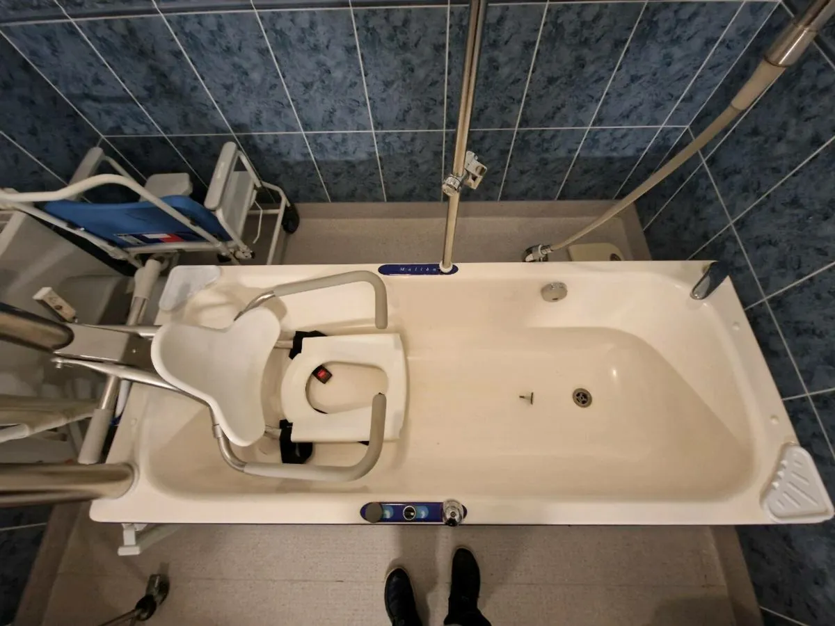Assisted Bathtub - Image 2