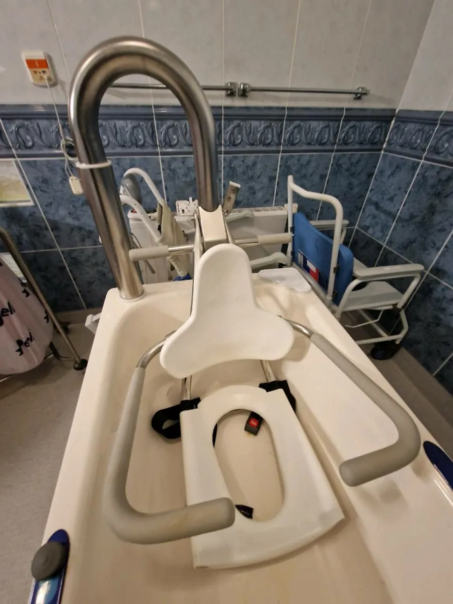 Assisted Bathtub - Image 3