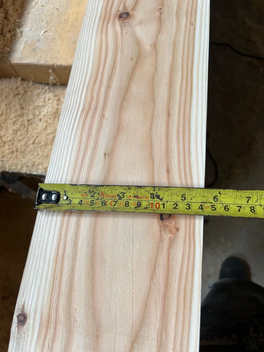 Larch beam posts - Image 2