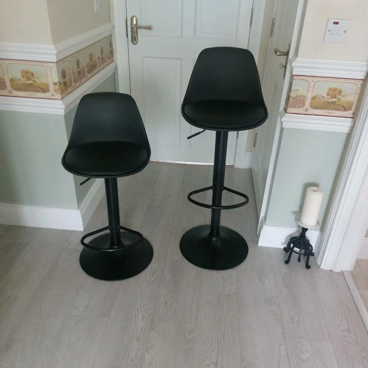 2 bar/kitchen stools - Image 2