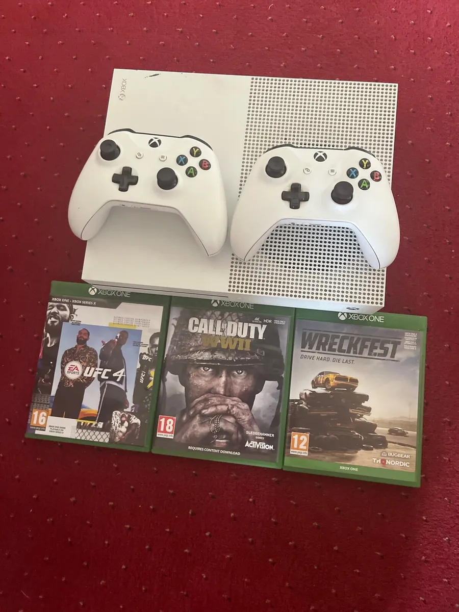 Xbox one with three games - Image 2