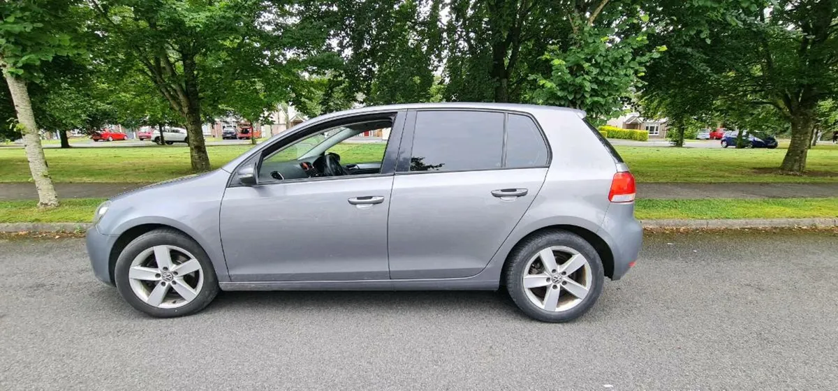 VW Golf 2009 1.6 l - Image 3