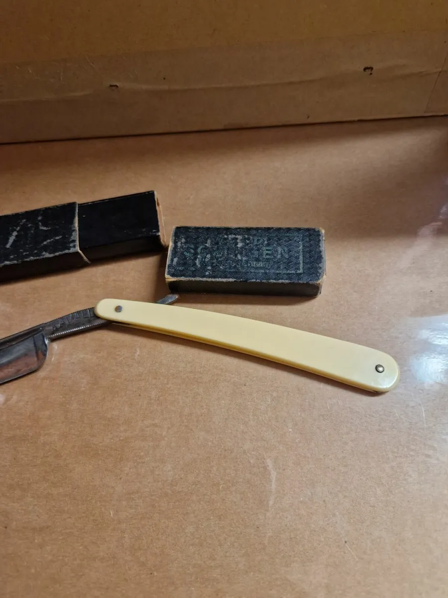 Vintage Cut Throat Razor - Image 4