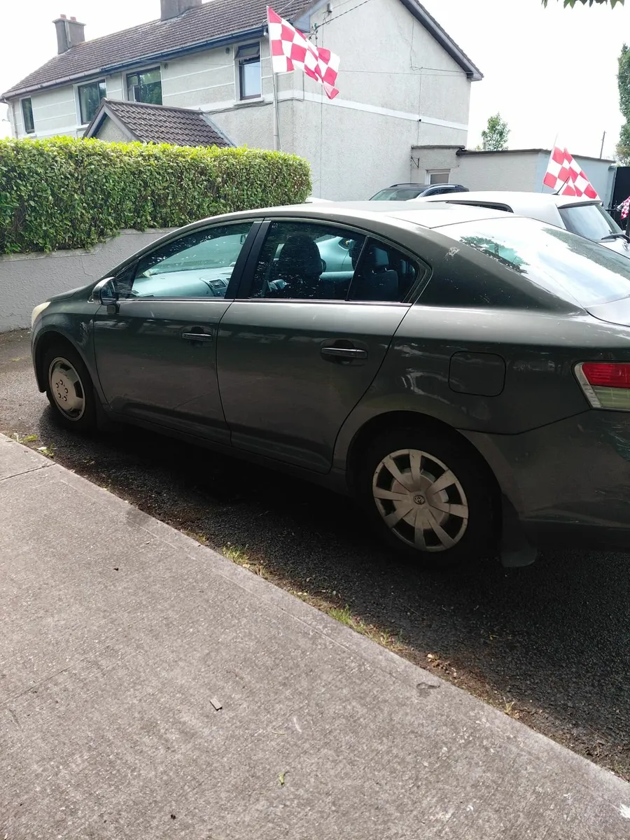 Toyota Avensis 2010 - Image 1