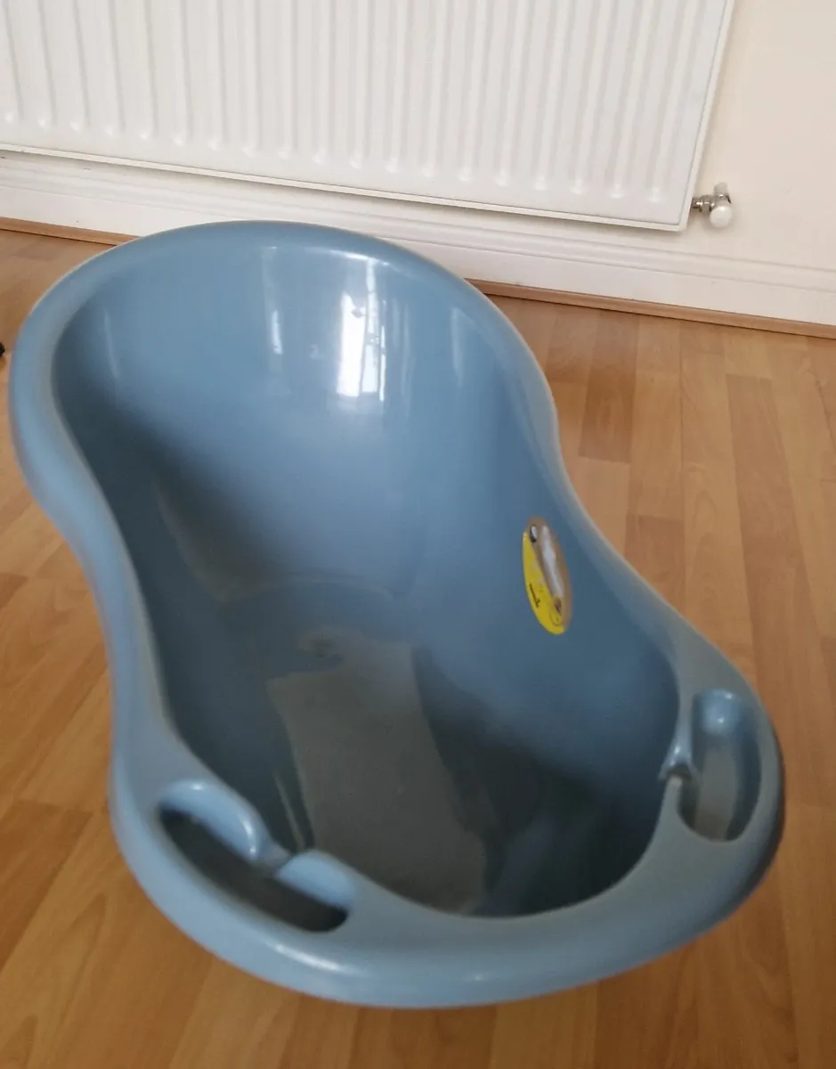 Shnuggle baby bath + one extra - Image 3
