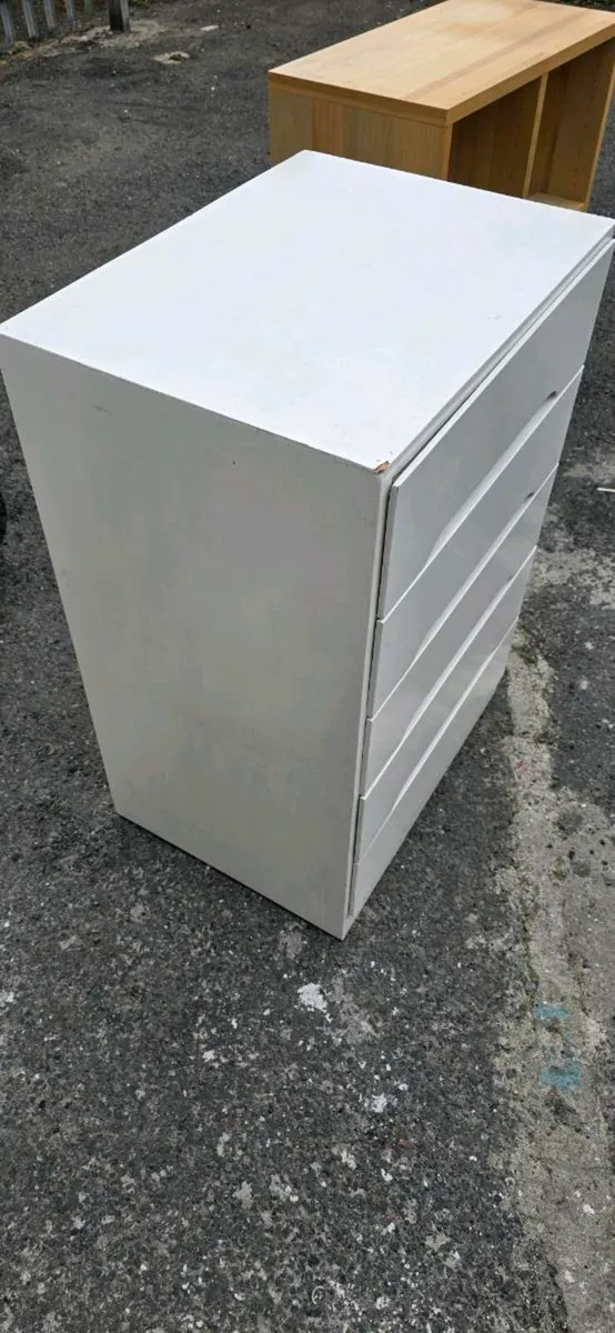 Chest of drawers - Image 1