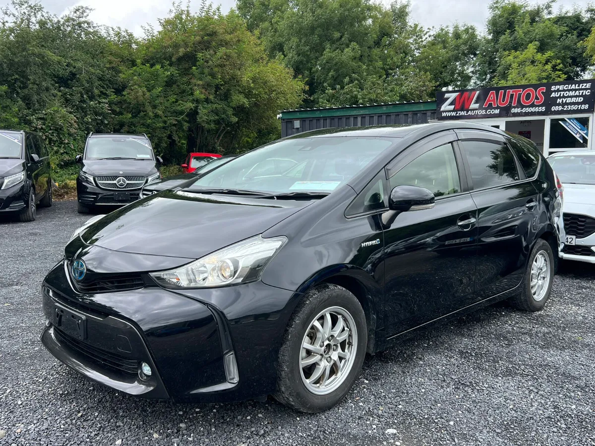 19 Toyota Prius Alpha Hybrid - Image 3
