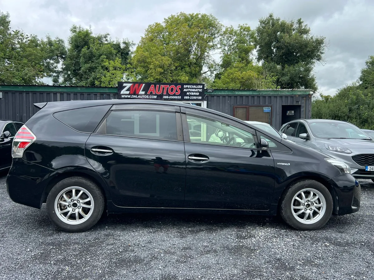 19 Toyota Prius Alpha Hybrid - Image 4