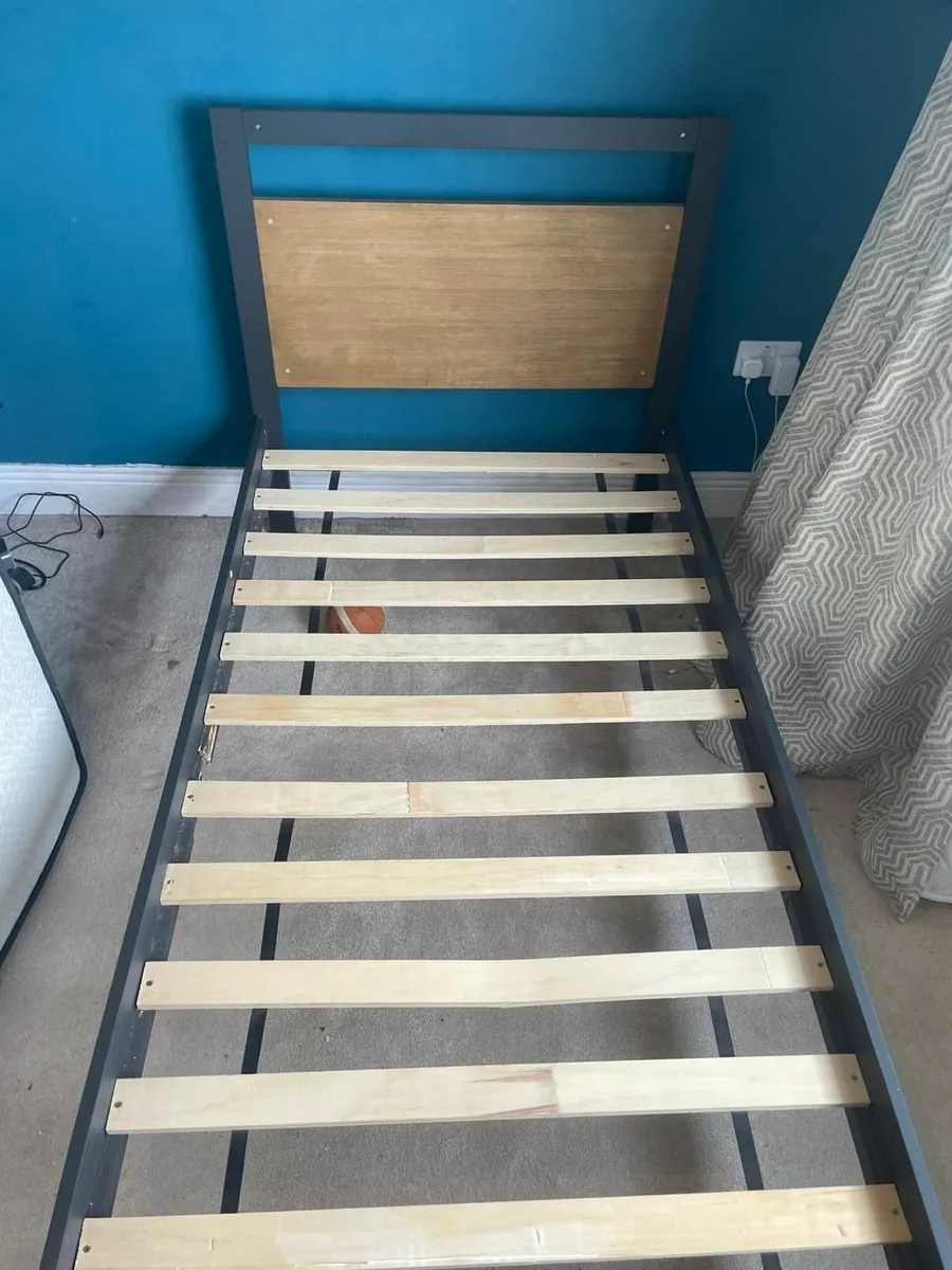 Single bed - Image 2